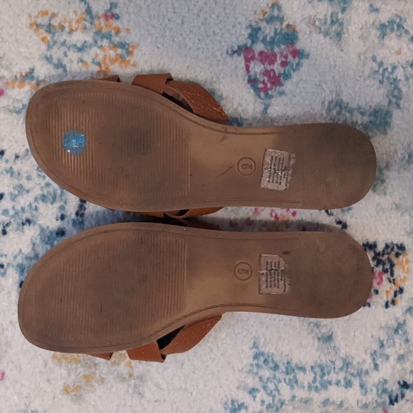 Universal Thread Sandals - Picture 3 of 3